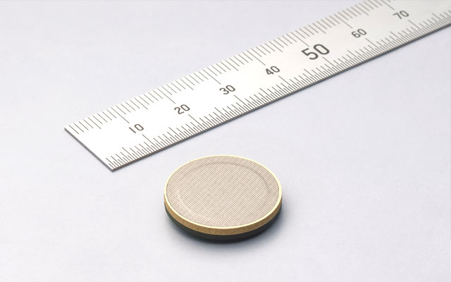 image of 10-yen coin and Smaller sensor