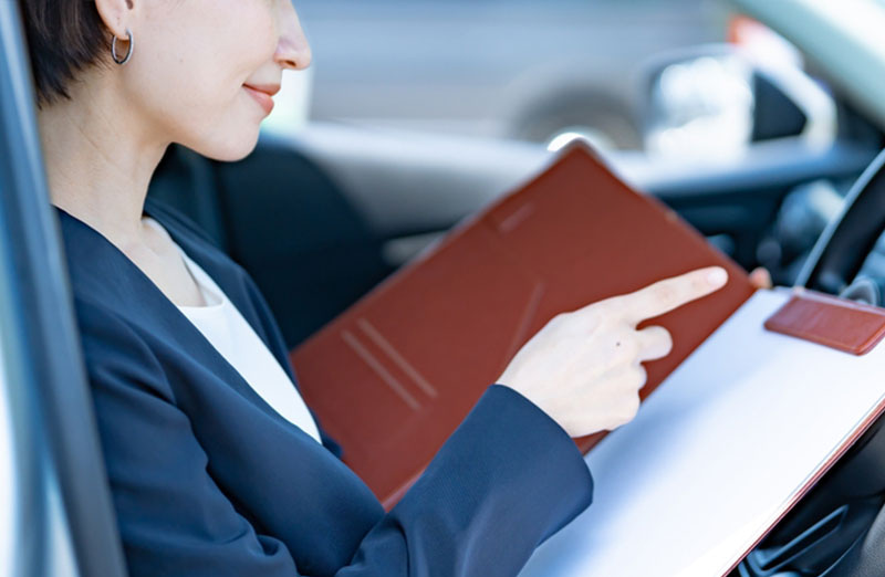 image of seller of cars