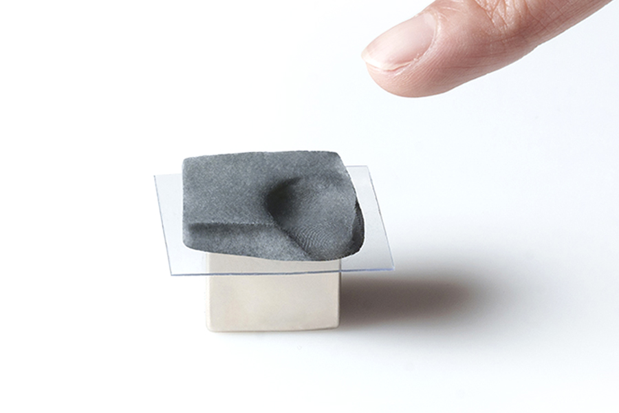 押した状態で磁場をかけて指を離した時の写真